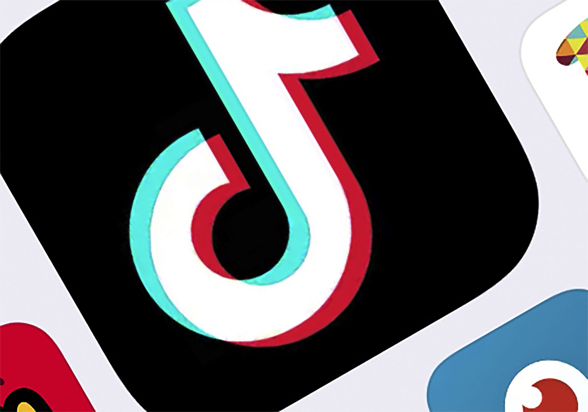 TikTok: Su hija de 7 años llega con un tatuaje y la mamá llama a la policía para solucionar el problema