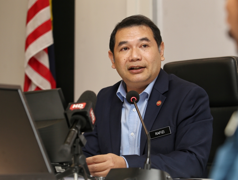 Rafizi: Malaysians addicted to eating out because of past administration’s failed policies
