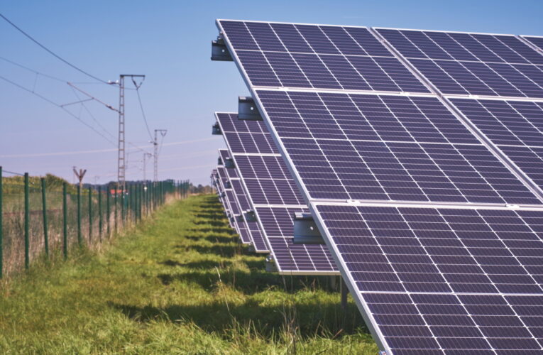 Wspólny raport UE i NATO ostrzega przed energią odnawialną