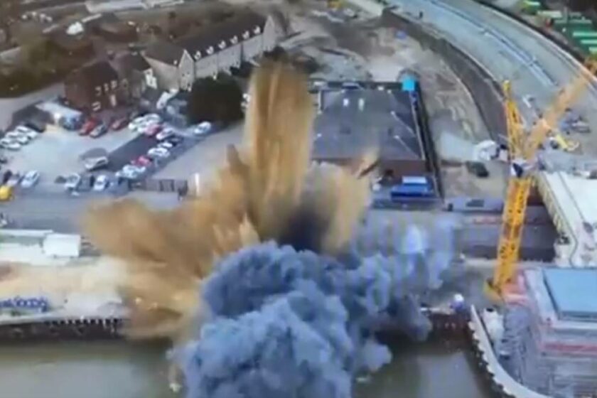Bomba da II Guerra explode inesperadamente durante desarmamento em Inglaterra