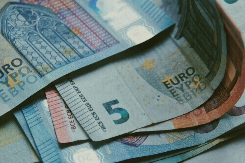 Patrões propõem pagamento voluntário de 15.º mês isento de impostos e contribuições