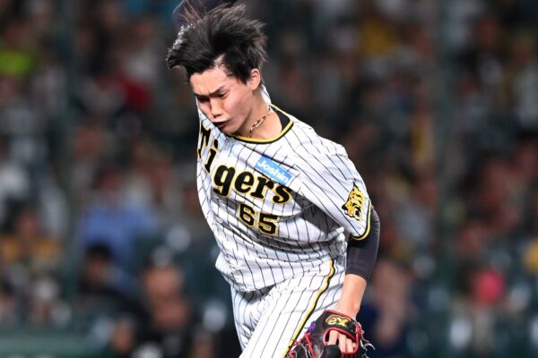 阪神・湯浅が帽子を投げつけて怒り表す 勝利目前の九回に３点を奪われる大乱調